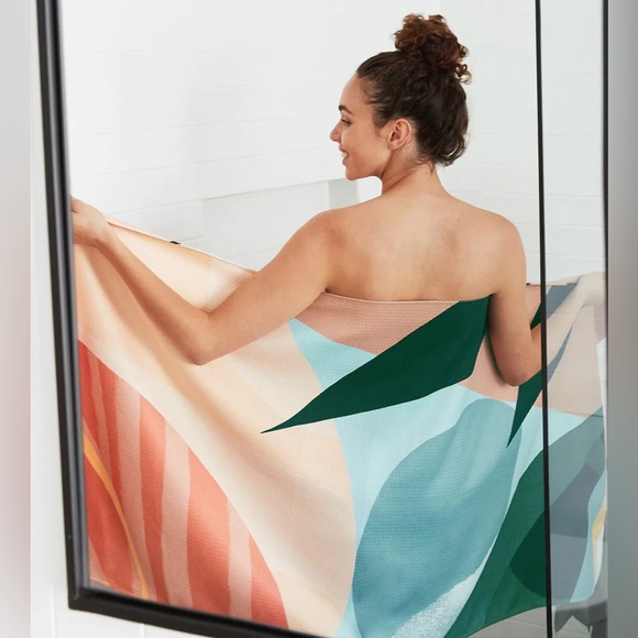 quick dry “Soft Seafoam” ikat print towel-sz large-NWT-100% recycled materials - Picture 11 of 16